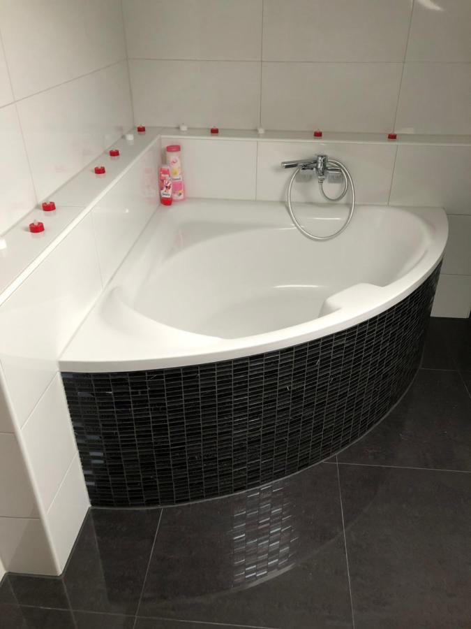 Deluxe Business Suite Mit Netflix Premium & Parkplatz, Zentral Zu Audi & Schwarz Gruppe With 2 Bedrooms Bad Friedrichshall Esterno foto