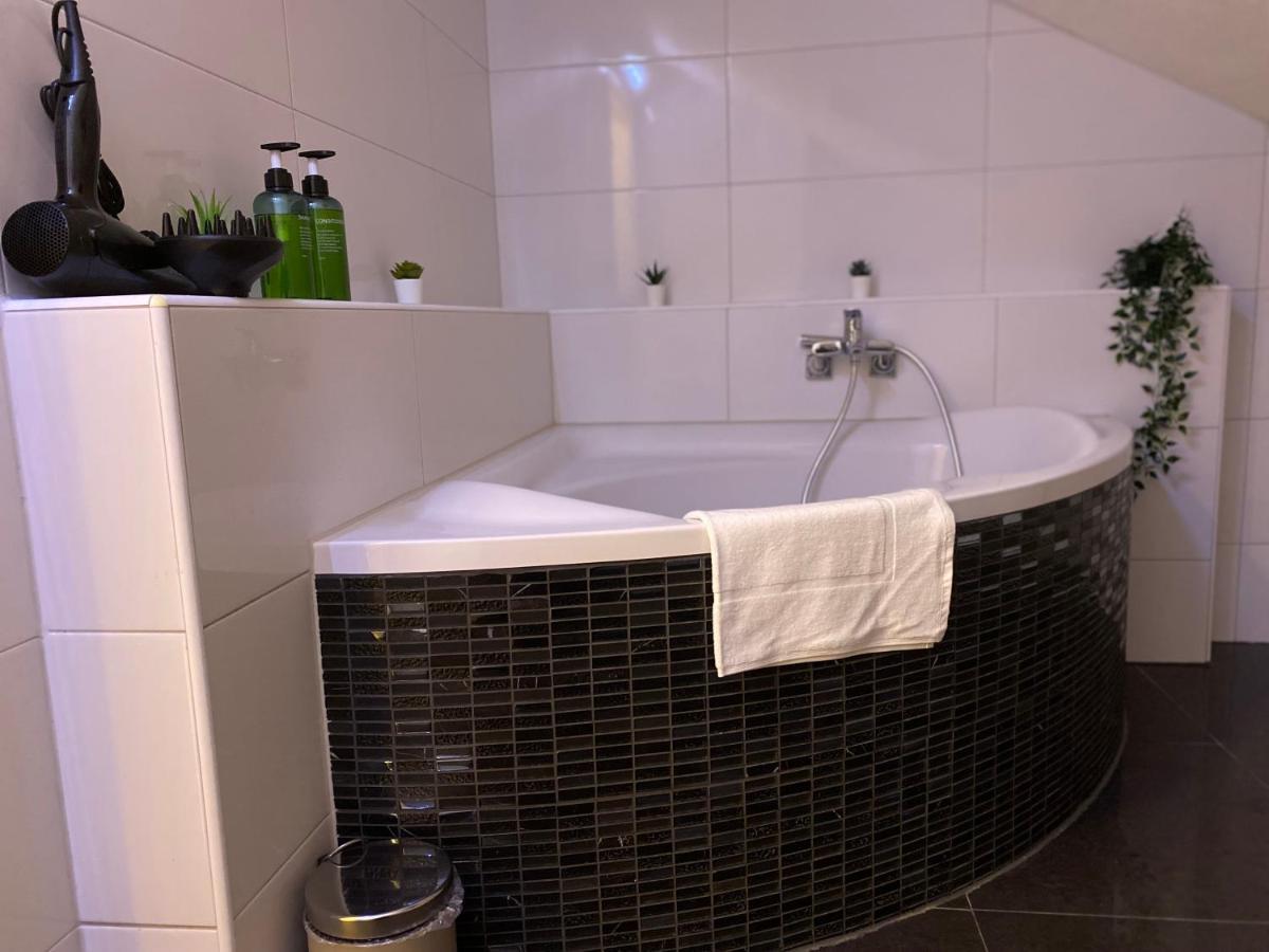Deluxe Business Suite Mit Netflix Premium & Parkplatz, Zentral Zu Audi & Schwarz Gruppe With 2 Bedrooms Bad Friedrichshall Esterno foto